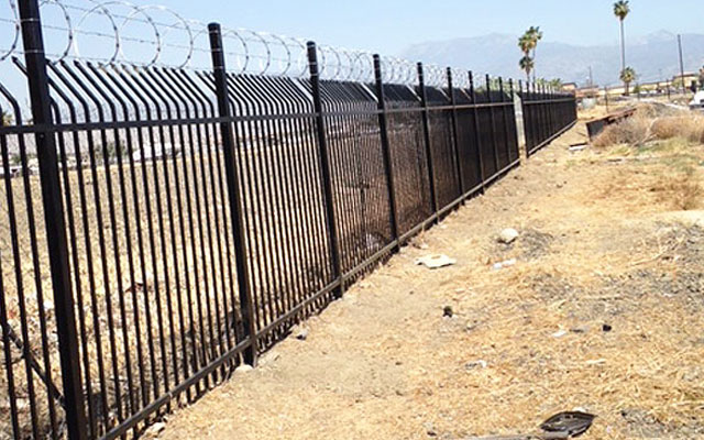 Commercial fence